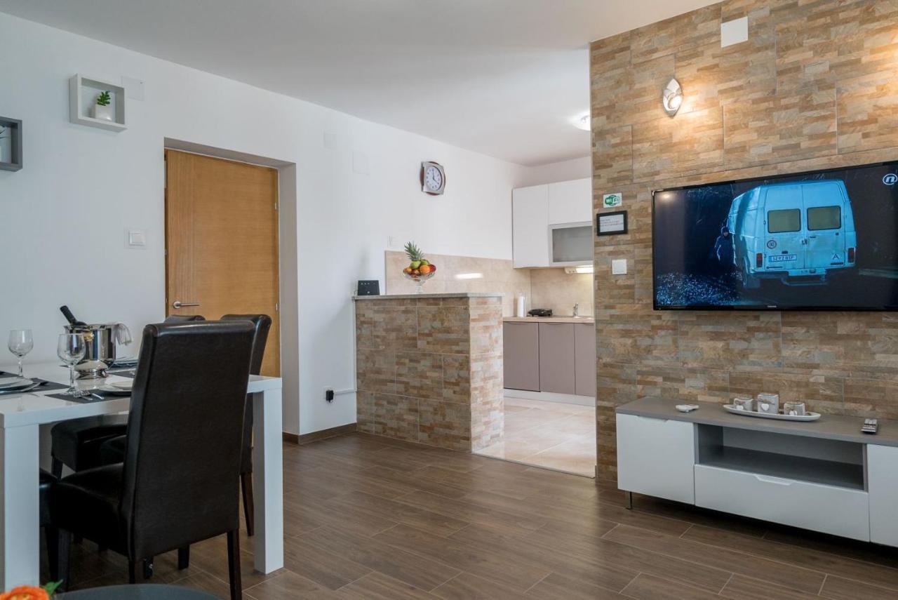 Apartment Anteo Free Parking Split Exterior photo