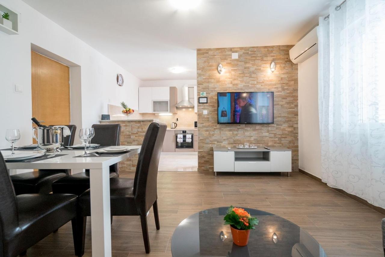 Apartment Anteo Free Parking Split Exterior photo